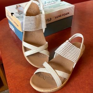 Skechers Brie, stretch mesh sandal with luxe foam, size 9, New in Box